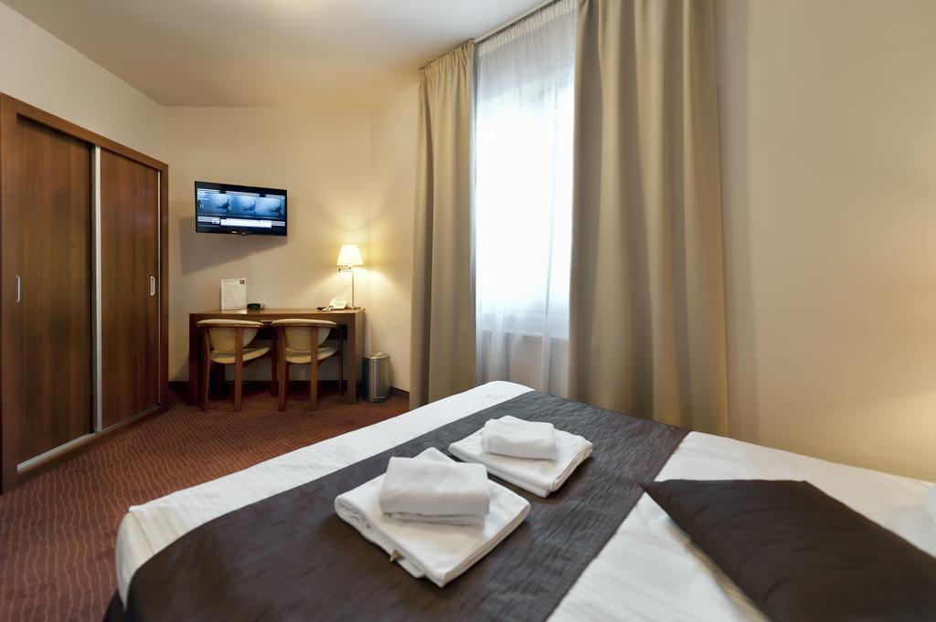 Hotel Esperanto Świdnica Δωμάτιο φωτογραφία